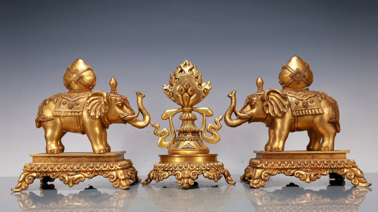 A Exquisite A Set of Gilt Bronze Elephant Ornament: A Exquisite A Set of Gilt Bronze Elephant Ornament Qing Dynasty, China Size:8.5inx6.3inx9.4in Weight:12000g铜鎏金宝象一组 中国清代 Siz