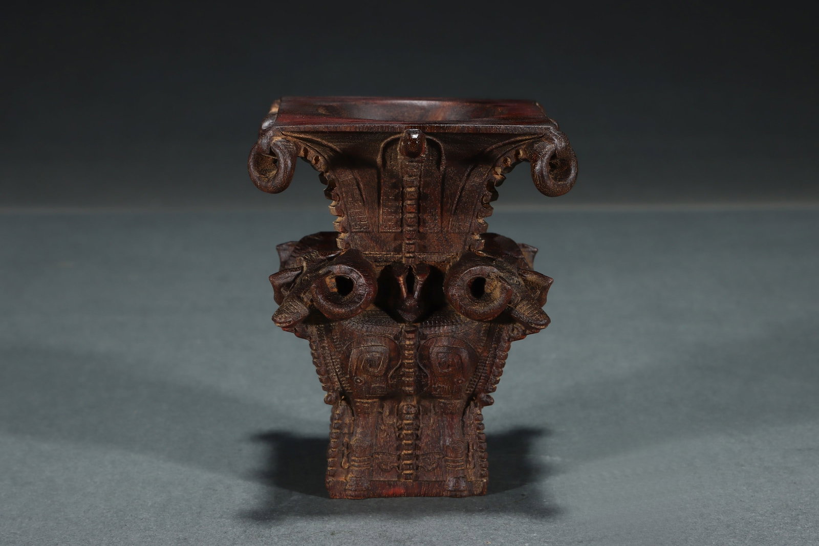 An Exquisite Eaglewood Sheep Pattern Vase - 3