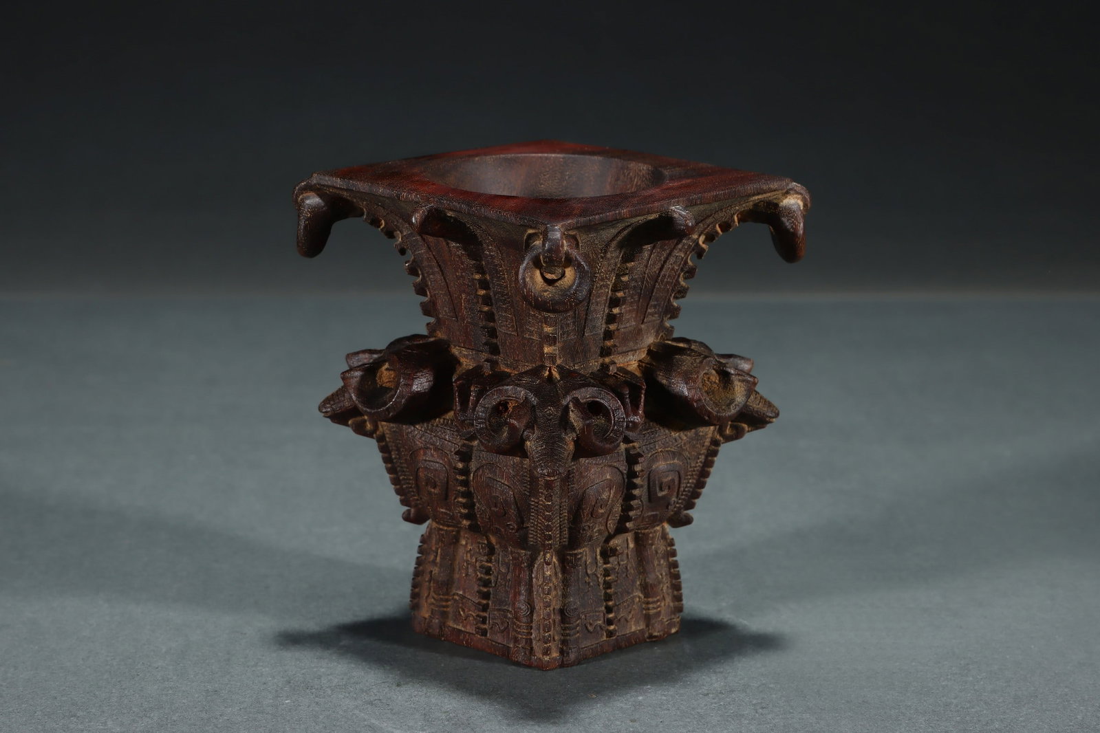An Exquisite Eaglewood Sheep Pattern Vase - 4