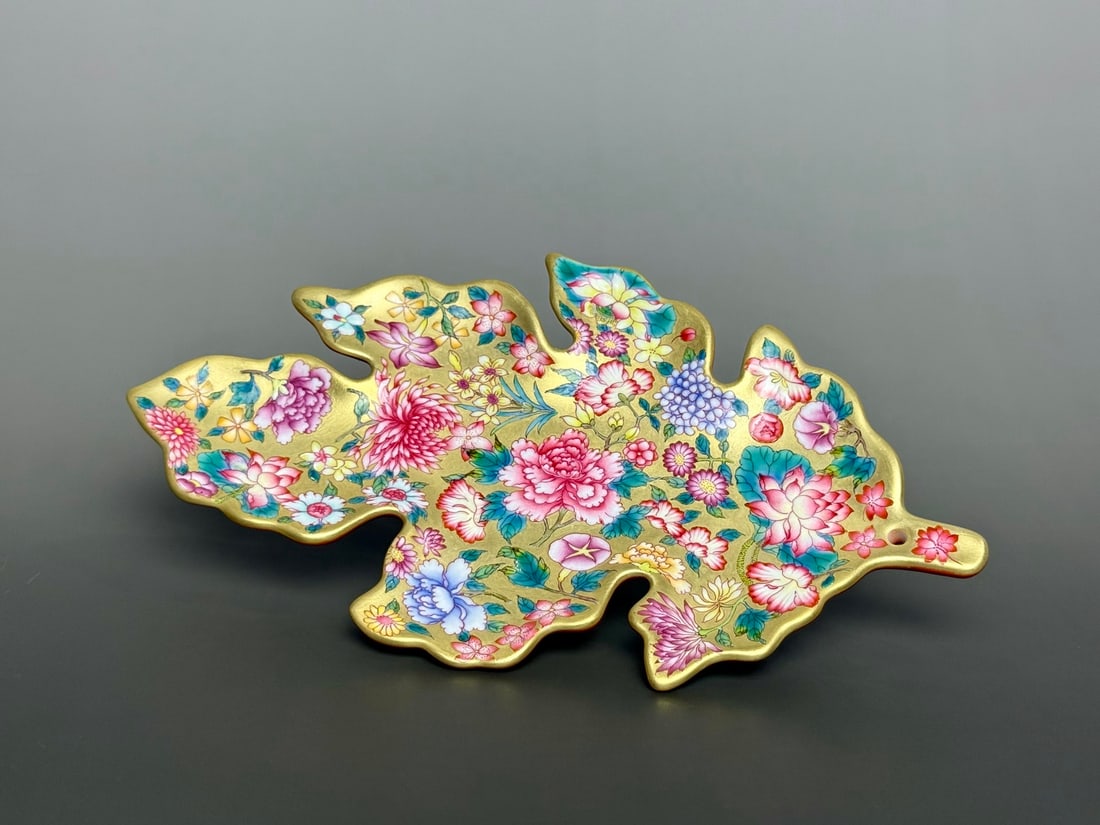An Exquisite Gold Ground Famille-Rose Flower Pattern Leaf-Shaped Brush Holder: An Exquisite Gold Ground Famille-Rose Flower Pattern Leaf-Shaped Brush Holder,Qing Dynasty,China,Qianlong Six-character