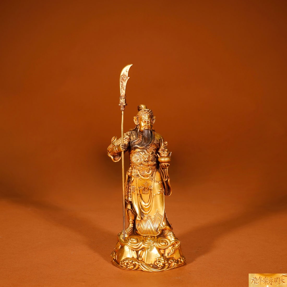 A Solemn Gilt Bronze Auspicious Cloud and Dragon Pattern Statue of Guangong: A Solemn Gilt Bronze Auspicious Cloud and Dragon Pattern Statue of Guangong,Ming Dynasty,China,Yongle Six-character