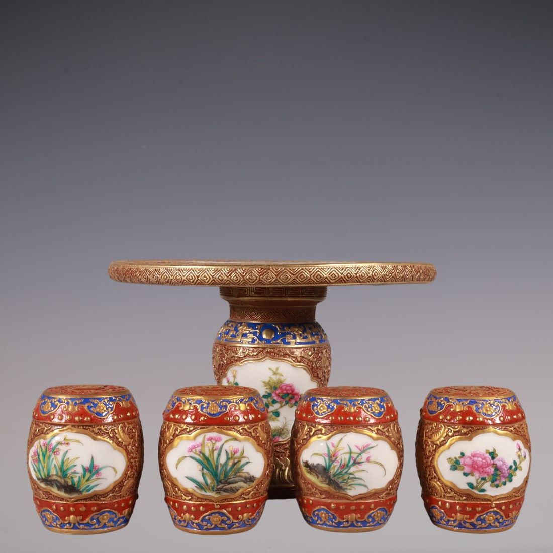 A Set of Fine Enamel Painted Gold Lotus Pattern Flower and Bird Pattern Table Chair: A Set of Fine Enamel Painted Gold Lotus Pattern Flower and Bird Pattern Table Chair Qing Dynasty, China Qianlong Six-character Mark Size:5.4inx7.7in Size:2.7inx2in珐琅彩雕Ò