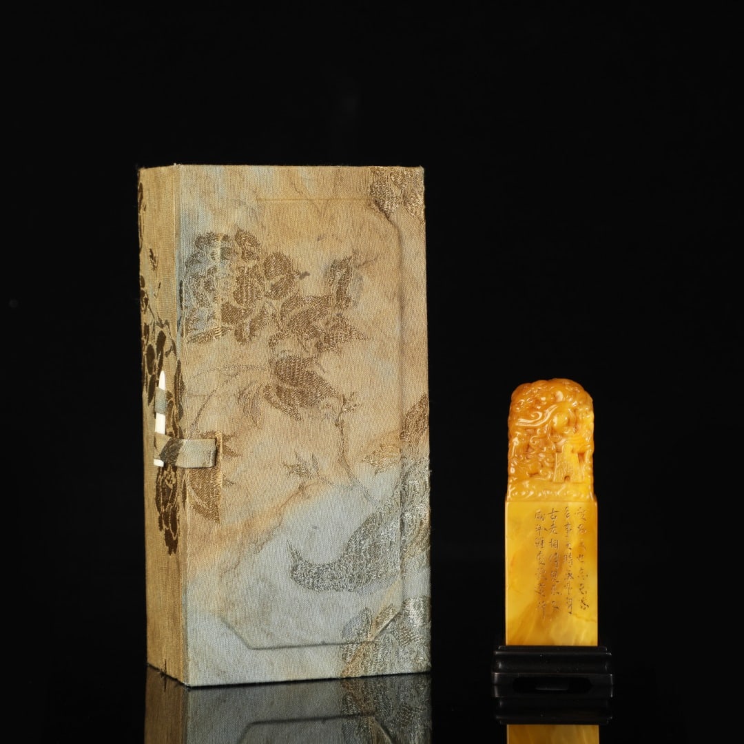 An Exquisite Shoushan Stone Dragon Pattern Seal: An Exquisite Shoushan Stone Dragon Pattern Seal,Republic of China,With Mark,Size:3.9inx1.3in ,Weight:264g 寿山石龙印章,民国,带款