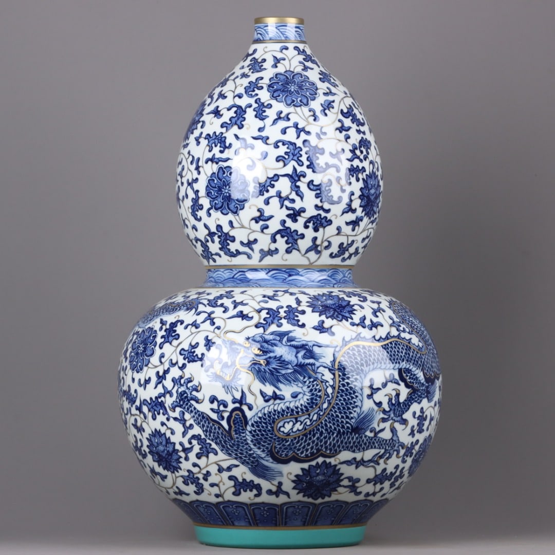 An Exquisite Blue and White Gilt Dragon Pattern Gourd Vase: An Exquisite Blue and White Gilt Dragon Pattern Gourd Vase,Qing Dynasty, China,Qianlong Six-character Mark,Size:23.2inx13.4in 青花鎏金龙纹葫芦瓶,&