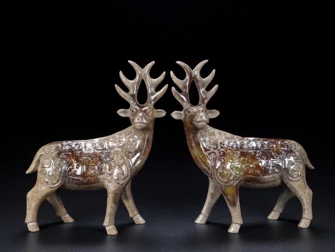 A pair of Exquisite Hotan Jade Deer Ornament: A pair of Exquisite Hotan Jade Deer Ornament,Han Dynasty, China,Size:4.3inx5.1inx1.4in,Weight:288.8g 一对和田玉鹿摆件,中国汉代