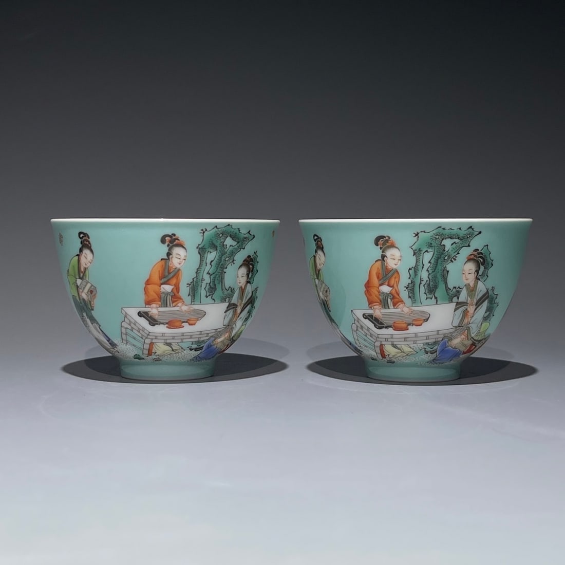 A pair of Exquisite Turquoise-Ground Wucai Figures Pattern Cup: A pair of Exquisite Turquoise-Ground Wucai Figures Pattern Cup,Qing Dynasty, China,With Mark,Size:2inx3in 一对松石绿地五彩人物纹੗