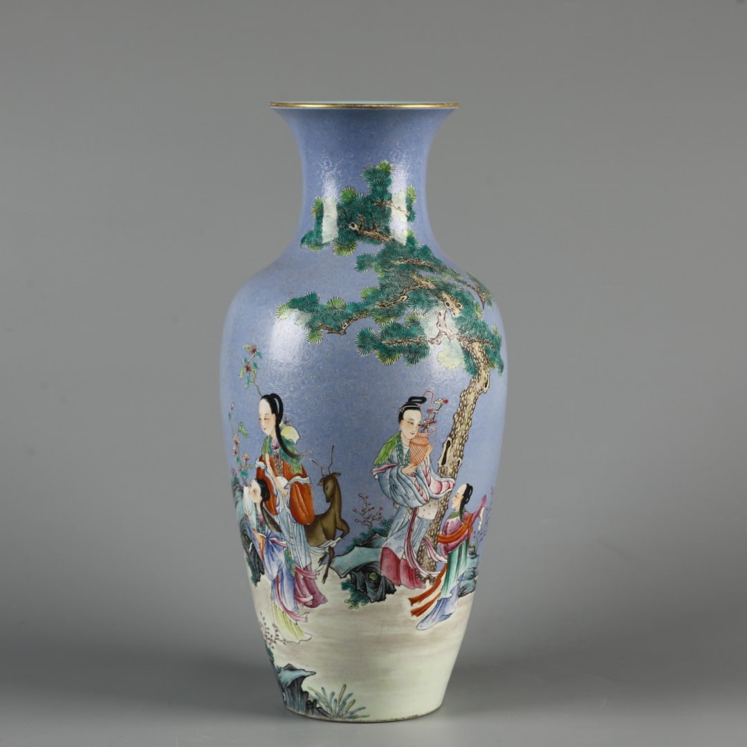 An Exquisite Famille-Rose Figures Pattern Vase: An Exquisite Famille-Rose Figures Pattern Vase,Qing Dynasty, China,Qianlong Six-character Mark,Size:16.7inx7.5in 粉彩人物纹瓶,中国清代,È