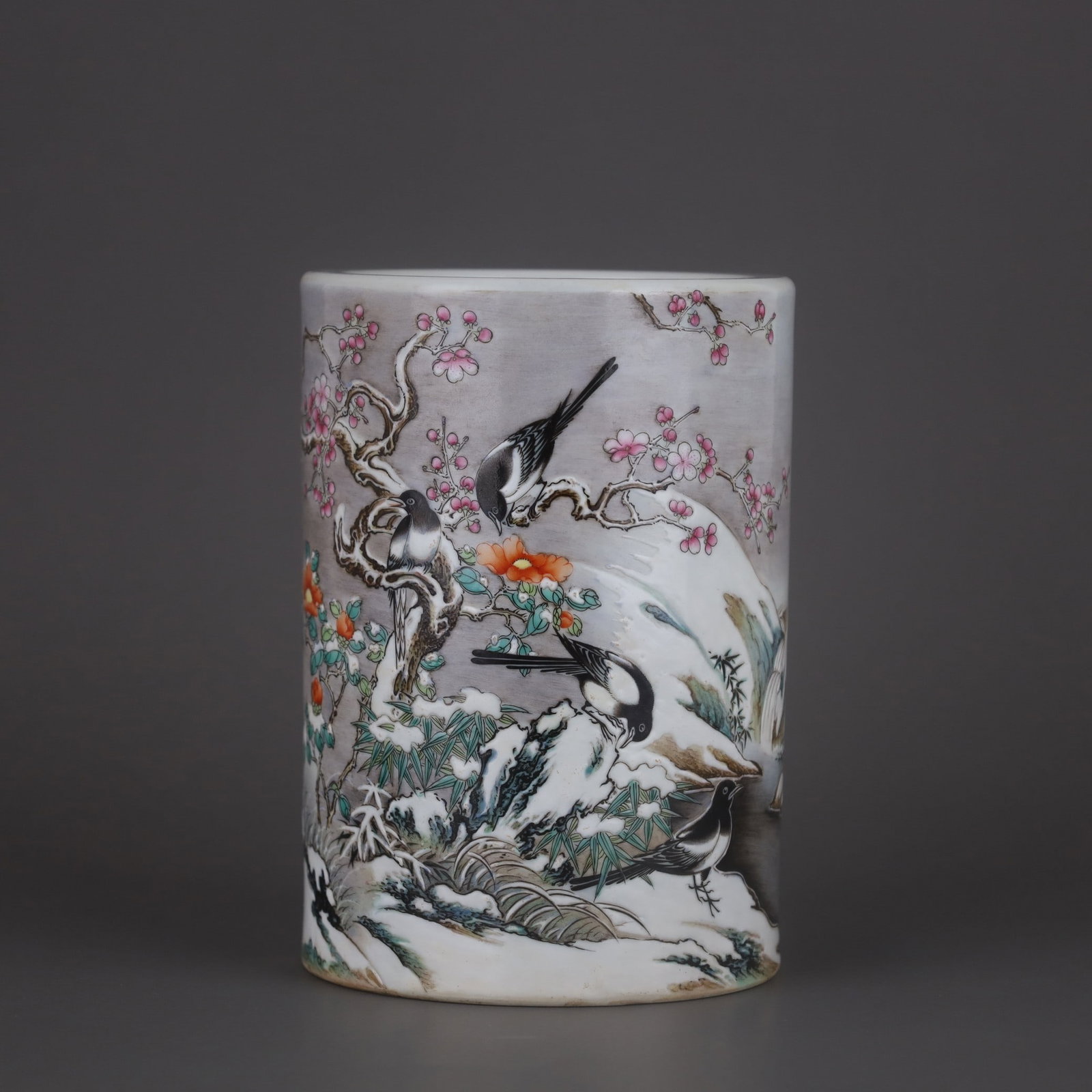 An Exquisite Enamel Flower and Bird Pattern Brush Pot: An Exquisite Enamel Flower and Bird Pattern Brush Pot,Qing Dynasty, China,Yongzheng Four-character Mark,Size:5.7inx4.1in 珐琅彩花鸟纹笔筒,中ࢲ