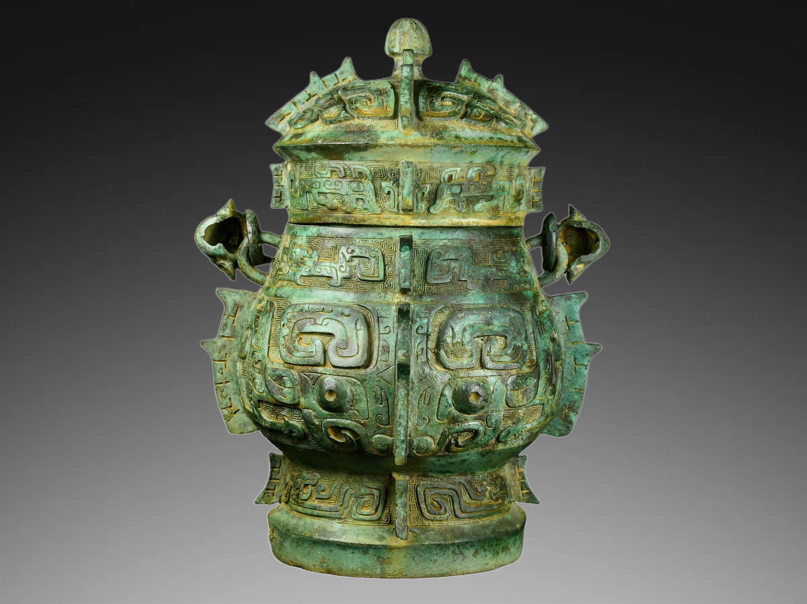 An Exquisite Bronze Animal head Jar: An Exquisite Bronze Animal head Jar,Ancient Time, China,Size:11.8inx9.1in ,Weight:3300g 青铜兽首罐,远古时期