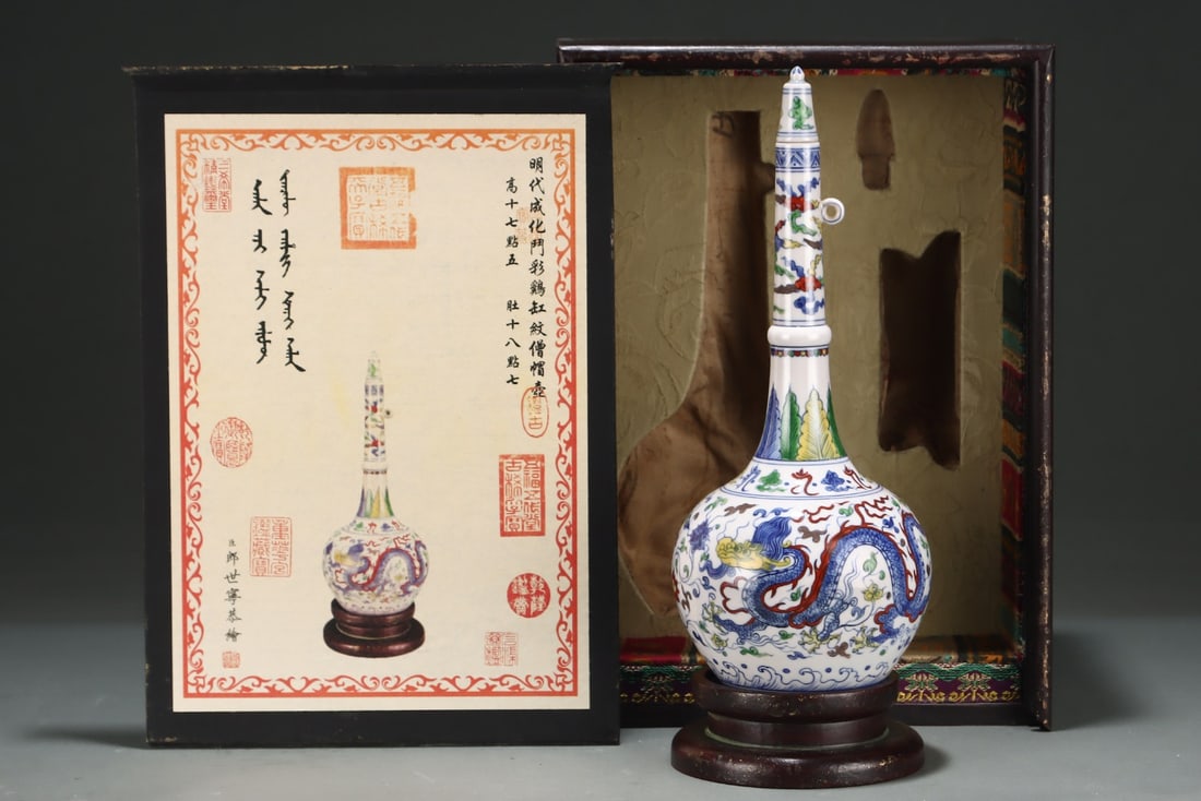 An Exquisite Doucai Dragon Pattern Vase - 2
