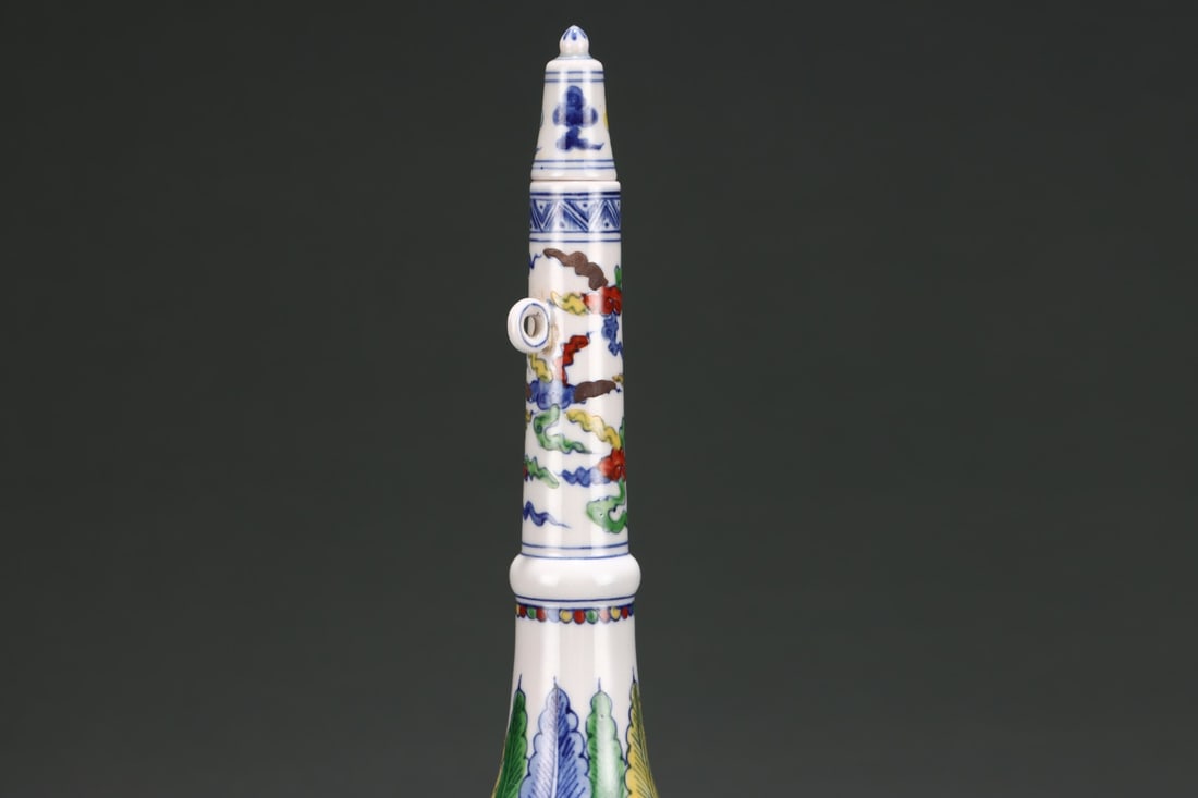 An Exquisite Doucai Dragon Pattern Vase - 5
