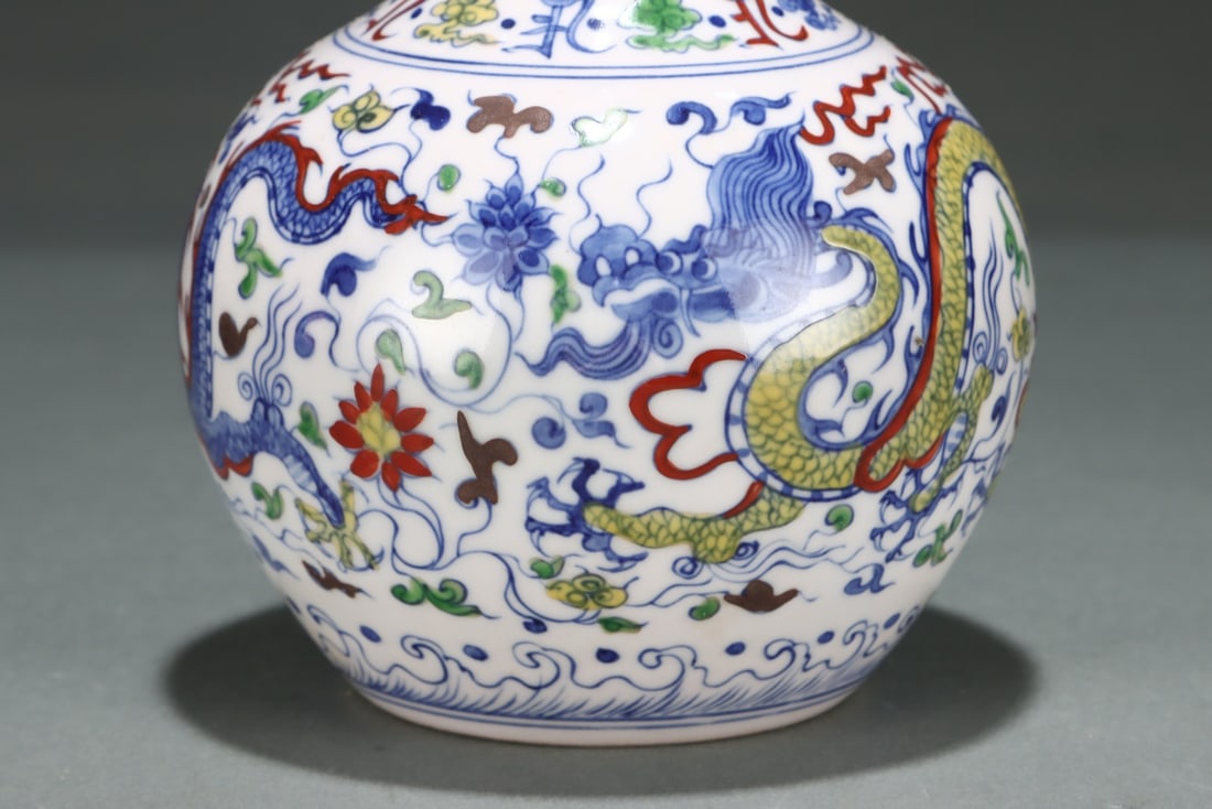 An Exquisite Doucai Dragon Pattern Vase - 6