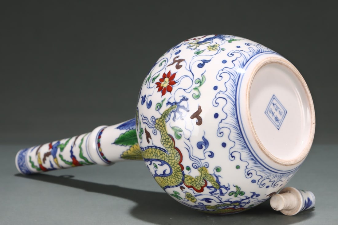 An Exquisite Doucai Dragon Pattern Vase - 8