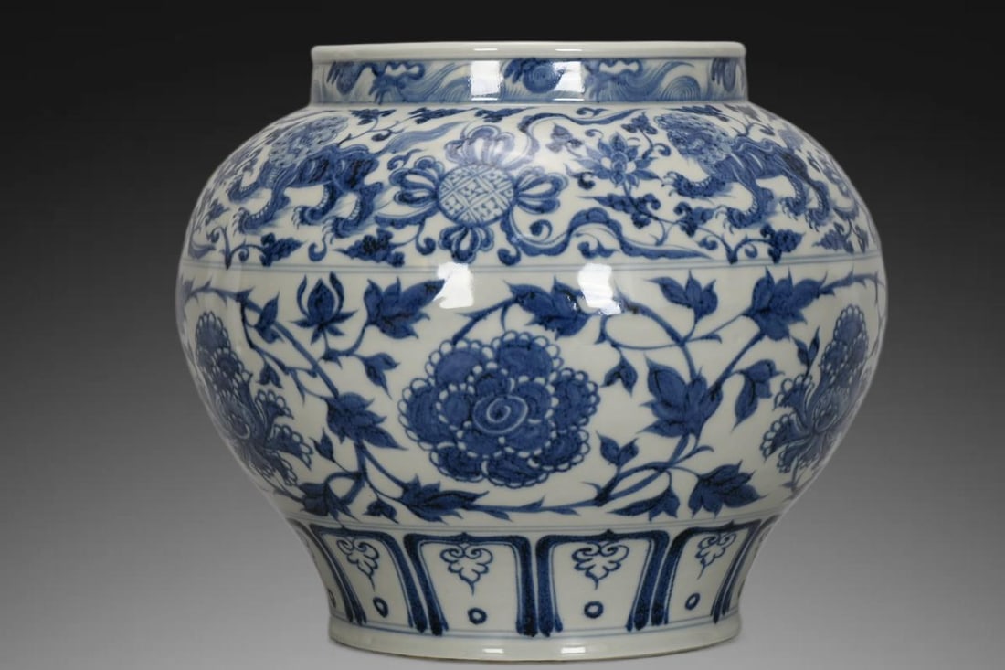 An Exquisite Blue and White Lotus Pattern Jar: An Exquisite Blue and White Lotus Pattern Jar,Yuan Dynasty, China,Size:11inx8.1inx12.6inx7.5in 青花缠枝莲纹罐,中国元代