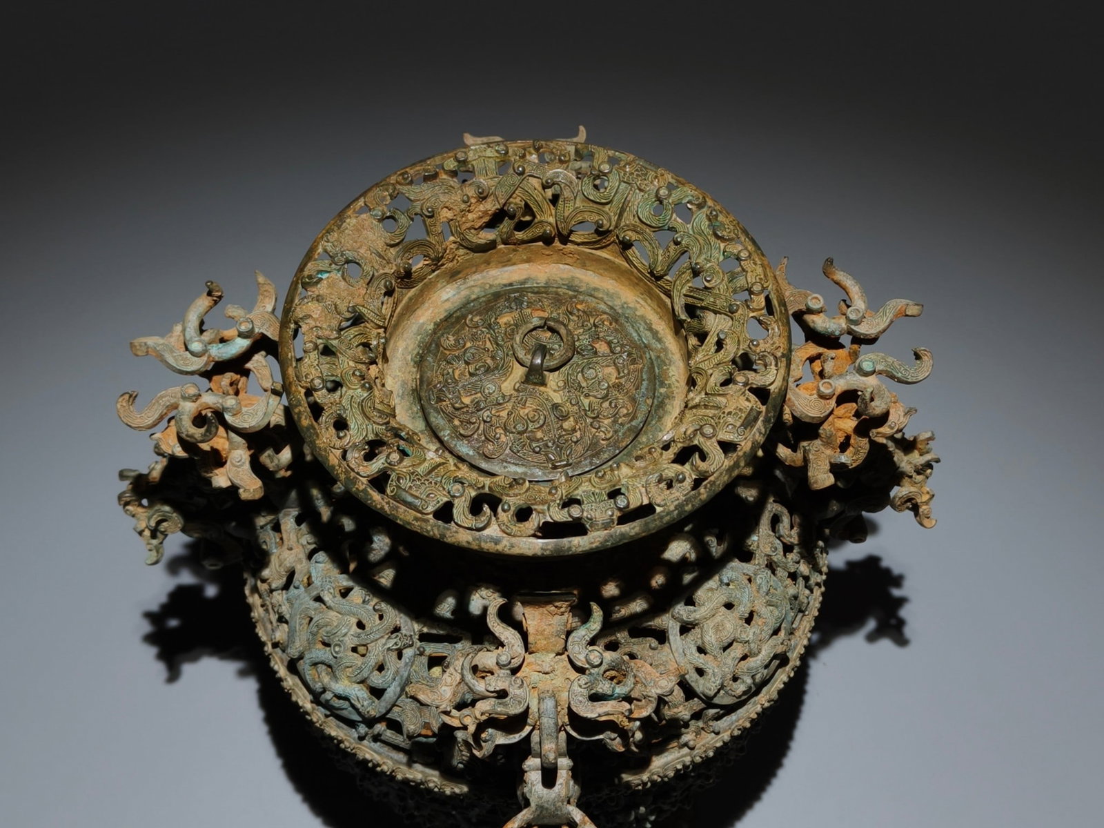 An Exquisite Bronze Dragon Pattern Vase - 4