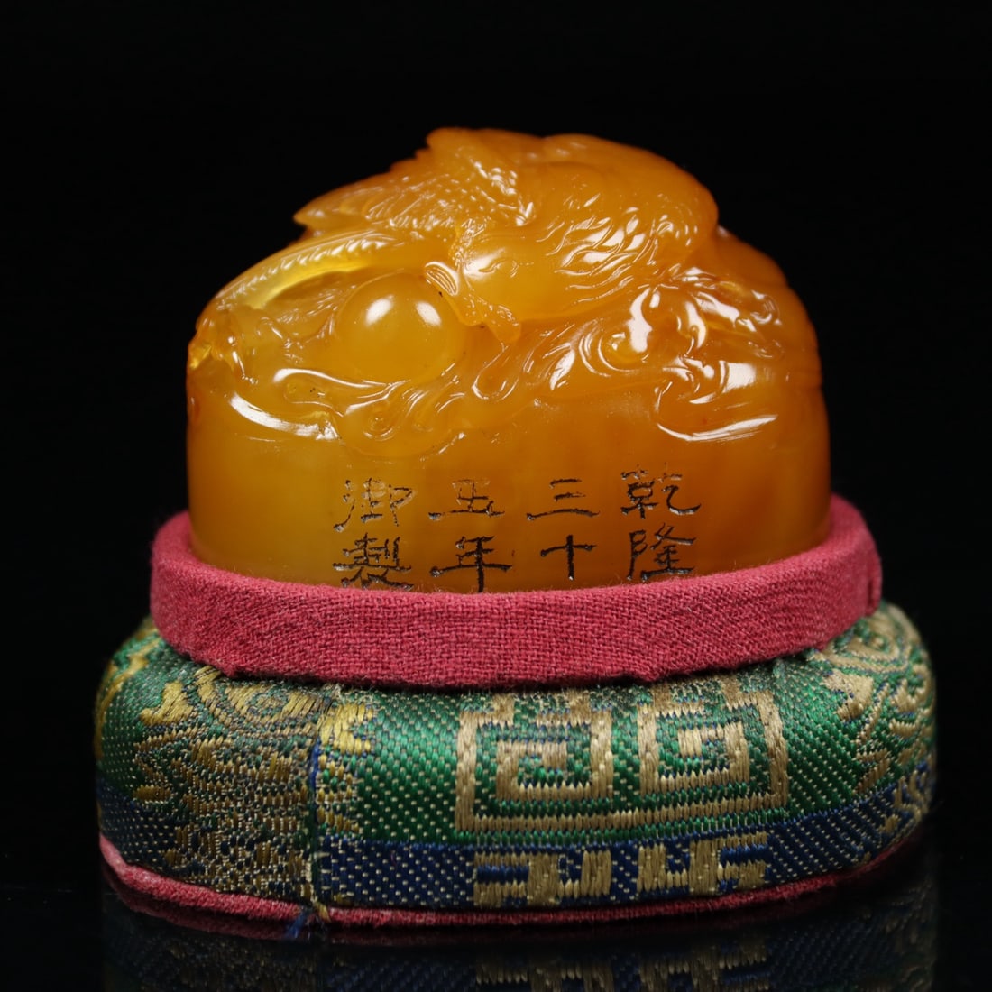 An Exquisite Tianhuang Stone Carved Phoenix Seal: An Exquisite Tianhuang Stone Carved Phoenix Seal,Qing Dynasty, China,With Mark,Size:1.6inx2inx1.2in,Weight:90g