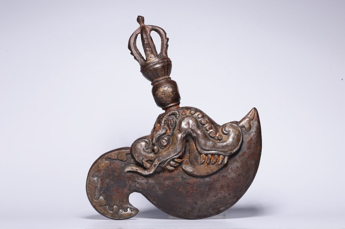 An Exquisite Gold and Silver-Inlaid Iron Ritual Implement: An Exquisite Gold and Silver-Inlaid Iron Ritual Implement,Qing Dynasty, China,Size:7.3inx6.3inx2in,Weight:658g 铁剪金银法器,中国清代