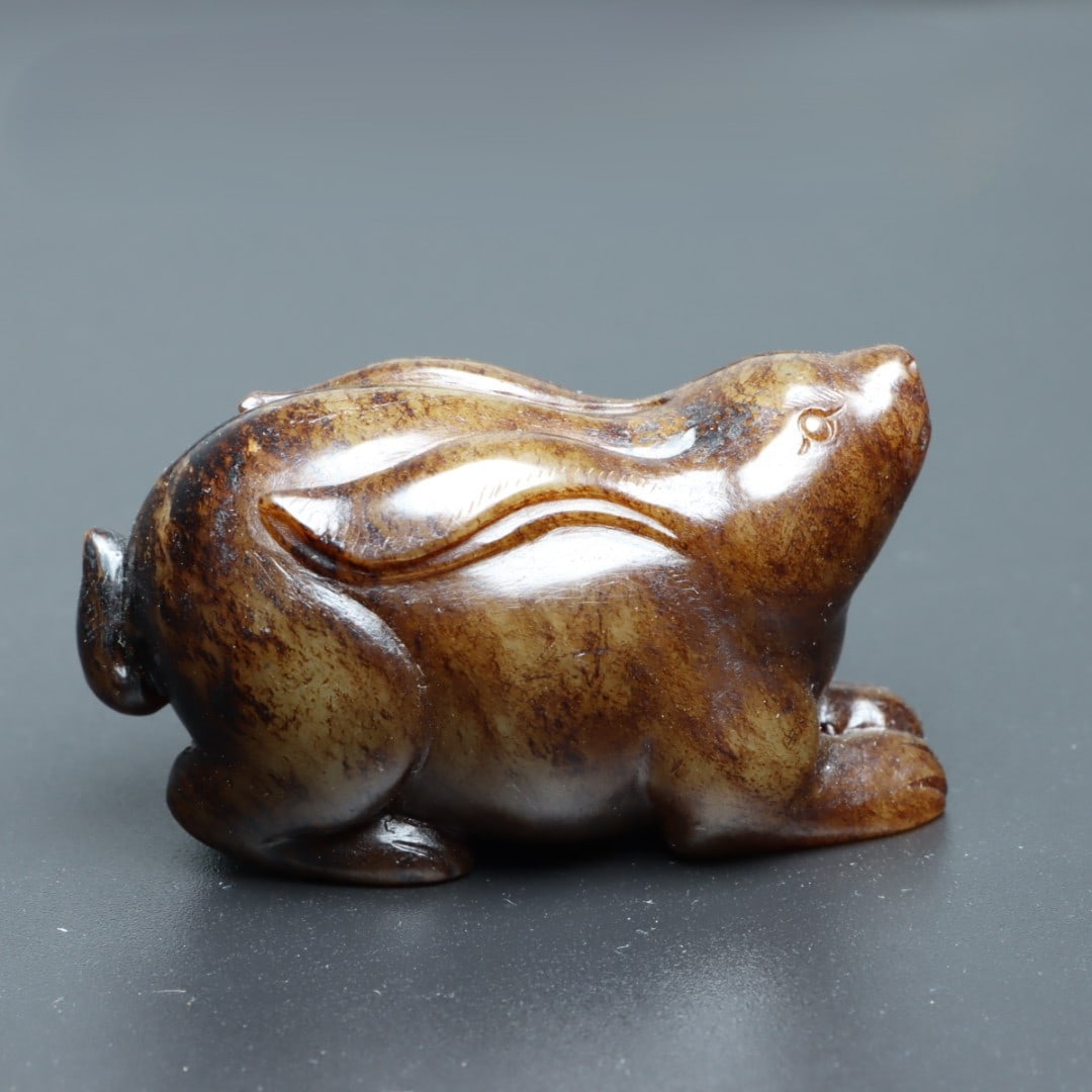 An Exquisite Hotan Jade Rabbit Ornament: An Exquisite Hotan Jade Rabbit Ornament,Han Dynasty, China,Size:2.3inx1.3inx1.1in,Weight:86.5g 和田玉兔摆件,中国汉代