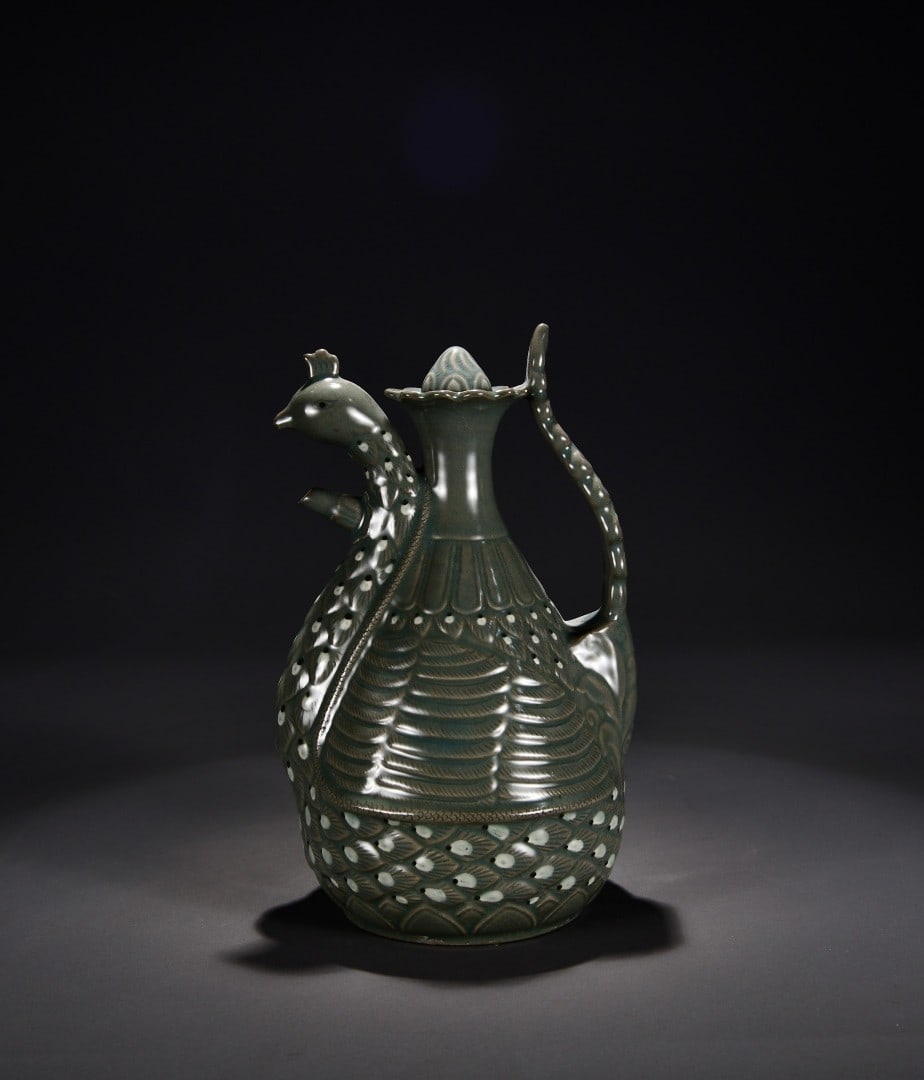 An Exquisite Goryeo Celadon Inlaid Phoenix Ewer: An Exquisite Goryeo Celadon Inlaid Phoenix Ewer,Song Dynasty, China,Size:11.4inx7.1in 高丽青瓷镶嵌凤形壶,中国宋代