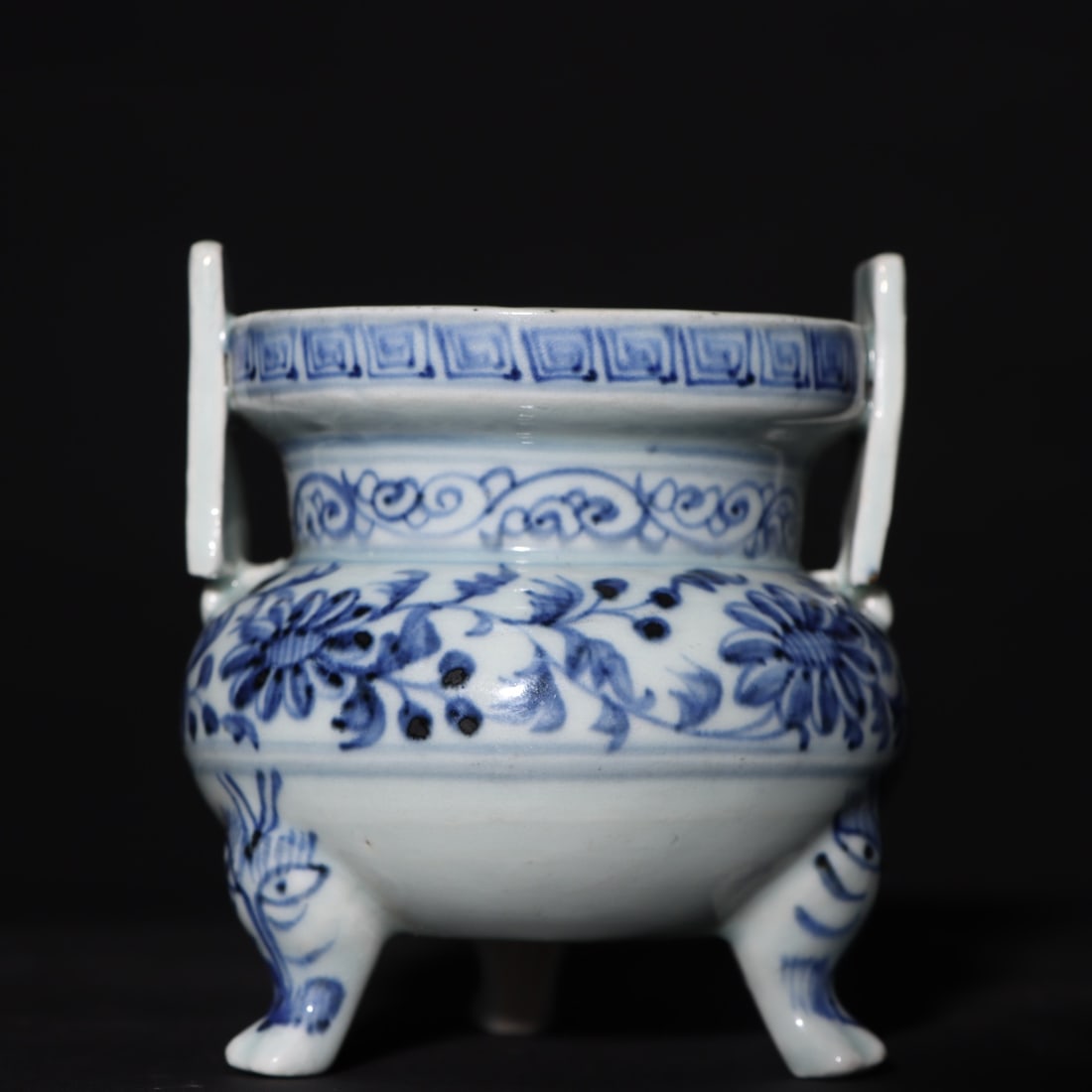An Exquisite Blue and White Flower Pattern Censer - 4