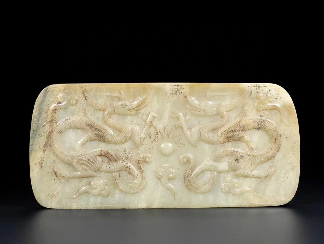 An Exquisite Hotan Jade Dragon Pattern Table Screen: An Exquisite Hotan Jade Dragon Pattern Table Screen,Tang Dynasty, China,Size:9.3inx4.3inx0.3in,Weight:495.8g 和田玉龙纹插屏,中国唐代