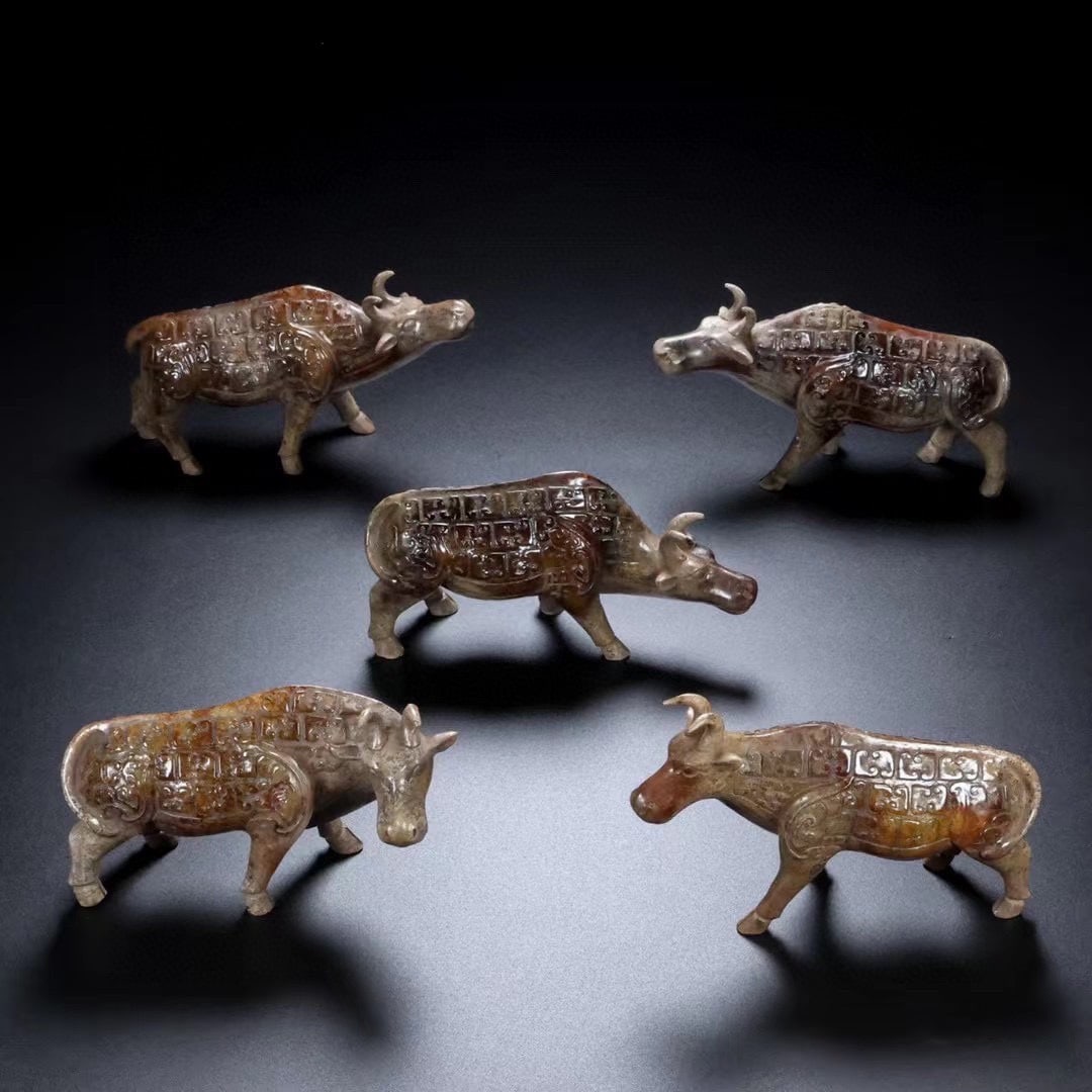 A Set of Exquisite Hotan Jade Buffalo Ornament: A Set of Exquisite Hotan Jade Buffalo Ornament,Han Dynasty, China,Size:5.1inx3.1inx1.6in,Weight:335.9g 一套和田玉牛摆件,中国汉代