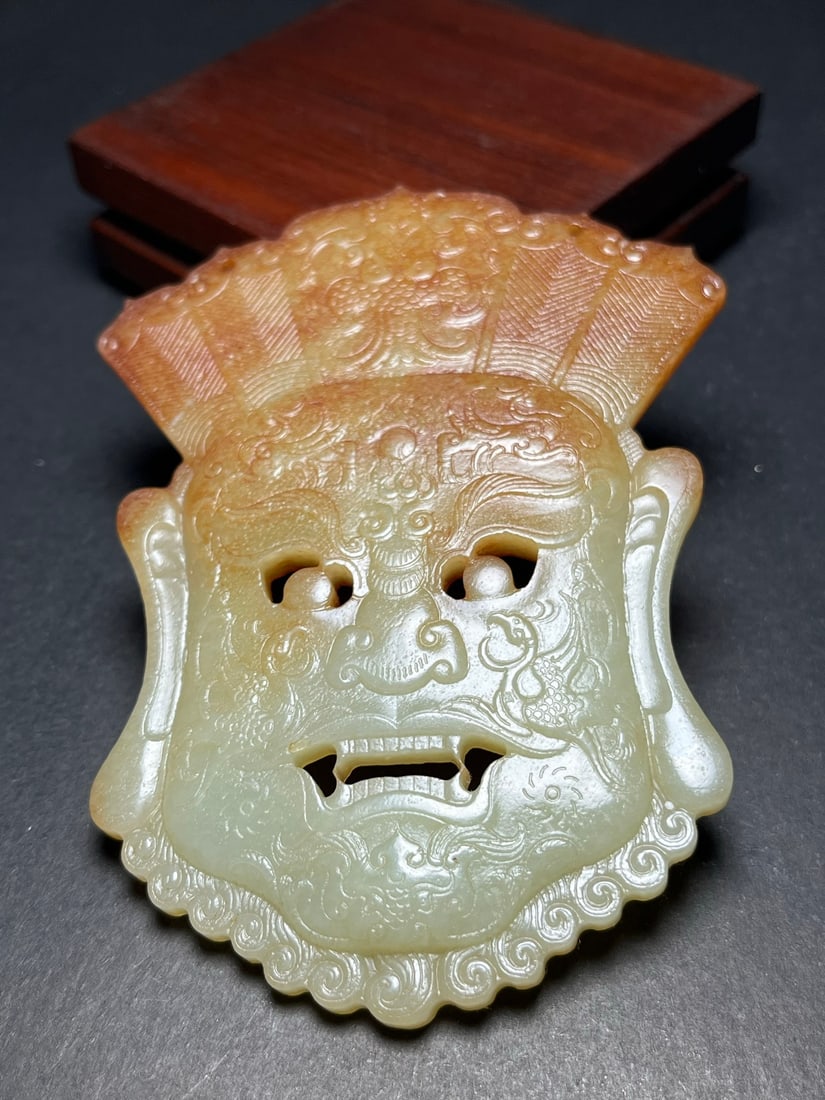 An Exquisite Hotan Jade Facial Mask pendant: An Exquisite Hotan Jade Facial Mask pendant,Han Dynasty, China,Size:2.8inx0.3inx4.2in,Weight:90g 和田玉脸谱玉佩,中国汉代