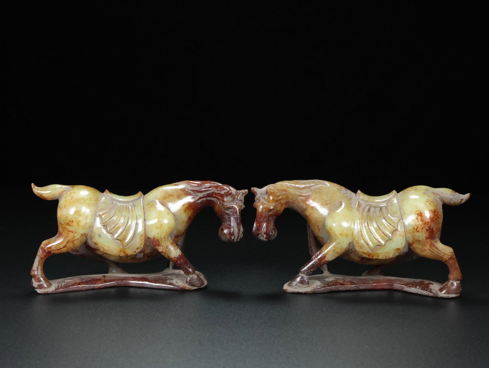 A pair of Exquisite Hotan Jade Horse: A pair of Exquisite Hotan Jade Horse,Han Dynasty, China,Size:5.5inx1.6inx2.8in,Weight:739g 一对和田玉马,中国汉代