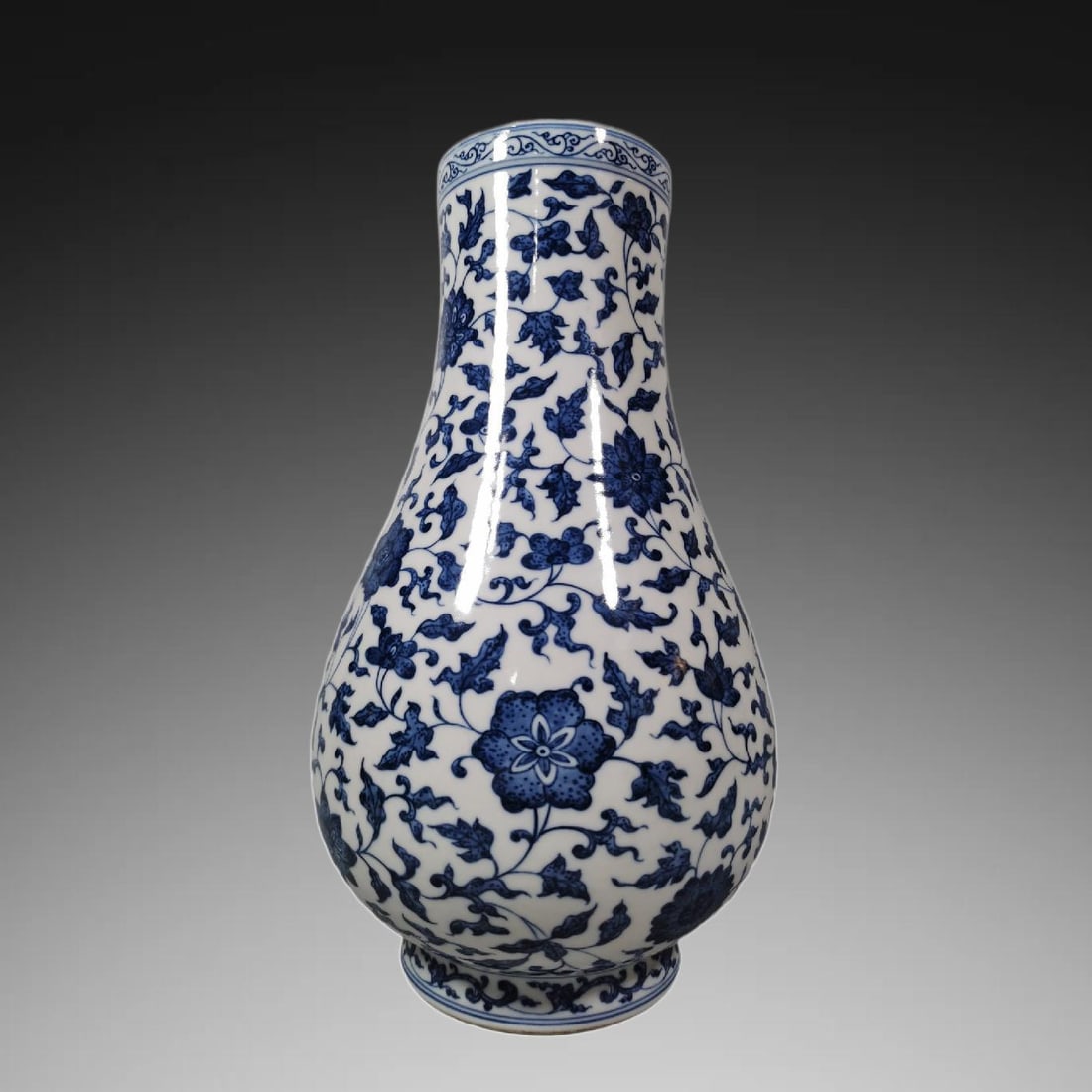 An Exquisite Blue and White Flower Pattern Vase: An Exquisite Blue and White Flower Pattern Vase,Qing Dynasty, China,Yongzheng Six-character Mark,Size:13.3inx7.3in 青花花卉纹瓶,中国清代,