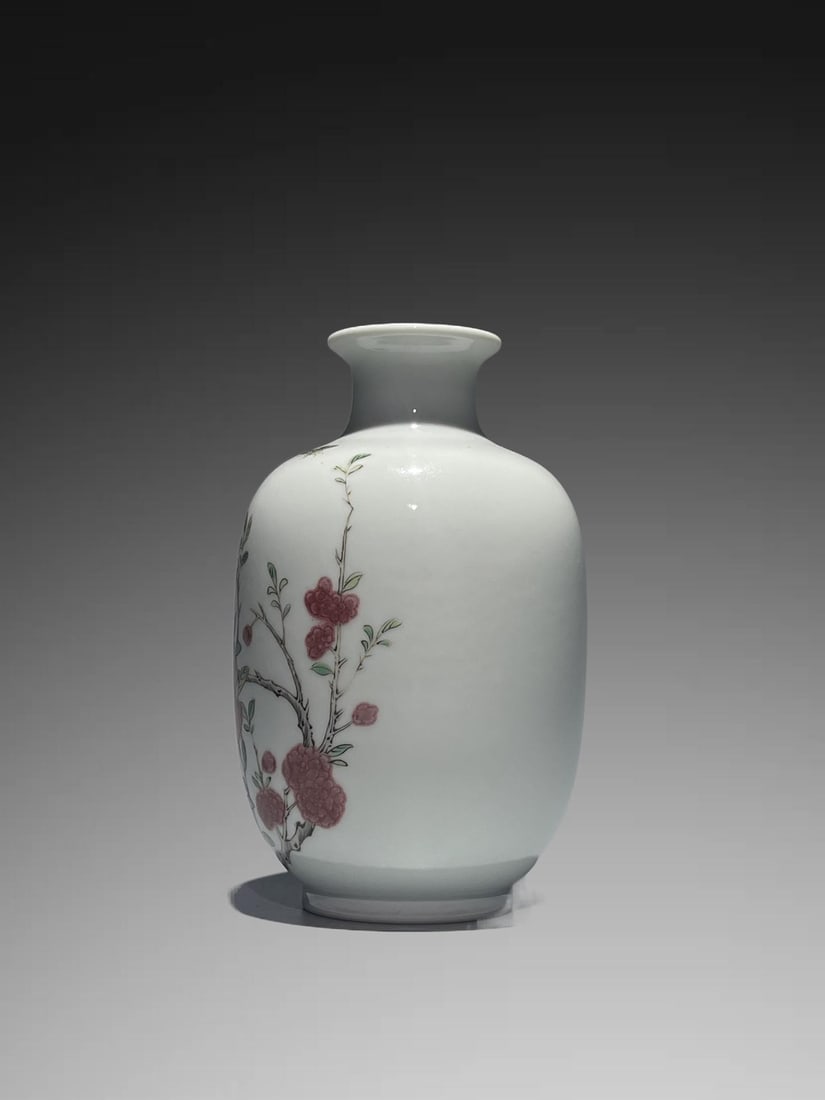 An Exquisite Underglaze-Red Flower Pattern Vase - 2