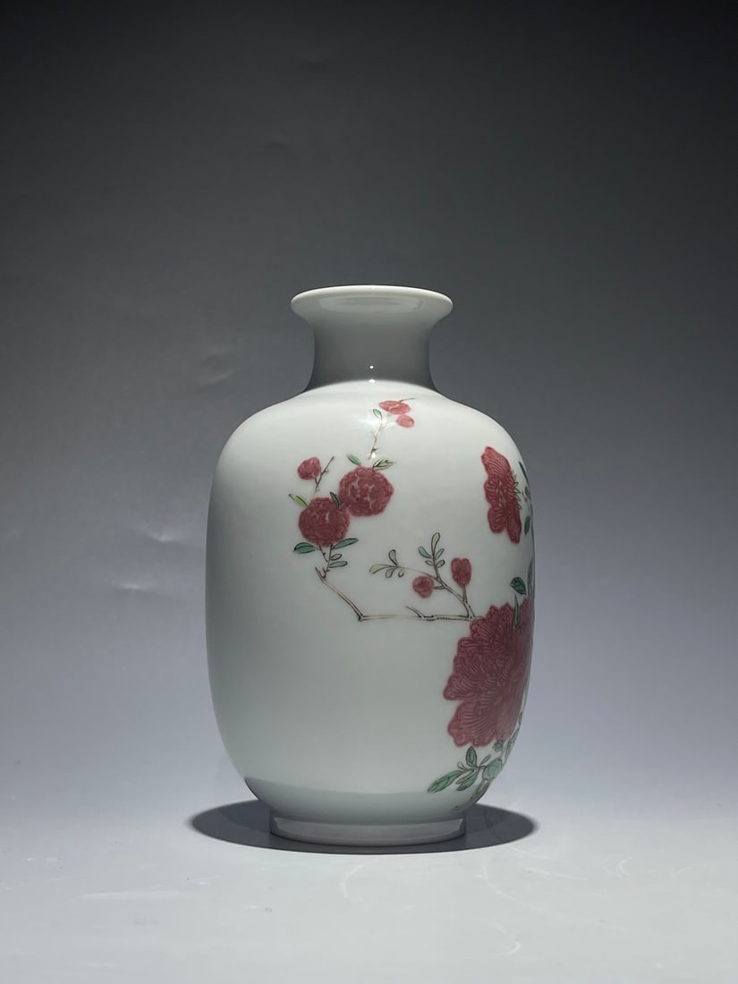 An Exquisite Underglaze-Red Flower Pattern Vase - 3