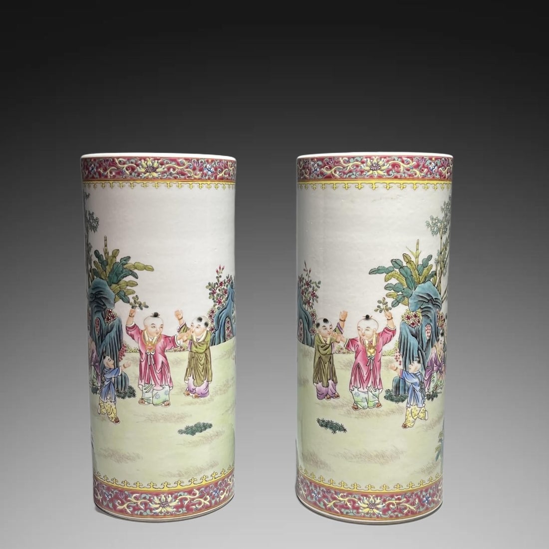 A pair of Exquisite Famille-Rose Figures Pattern Hatstand: A pair of Exquisite Famille-Rose Figures Pattern Hatstand,Qing Dynasty, China,Qianlong Six-character Mark,Size:10.6inx4.5in 一对粉彩人物纹帽筒,