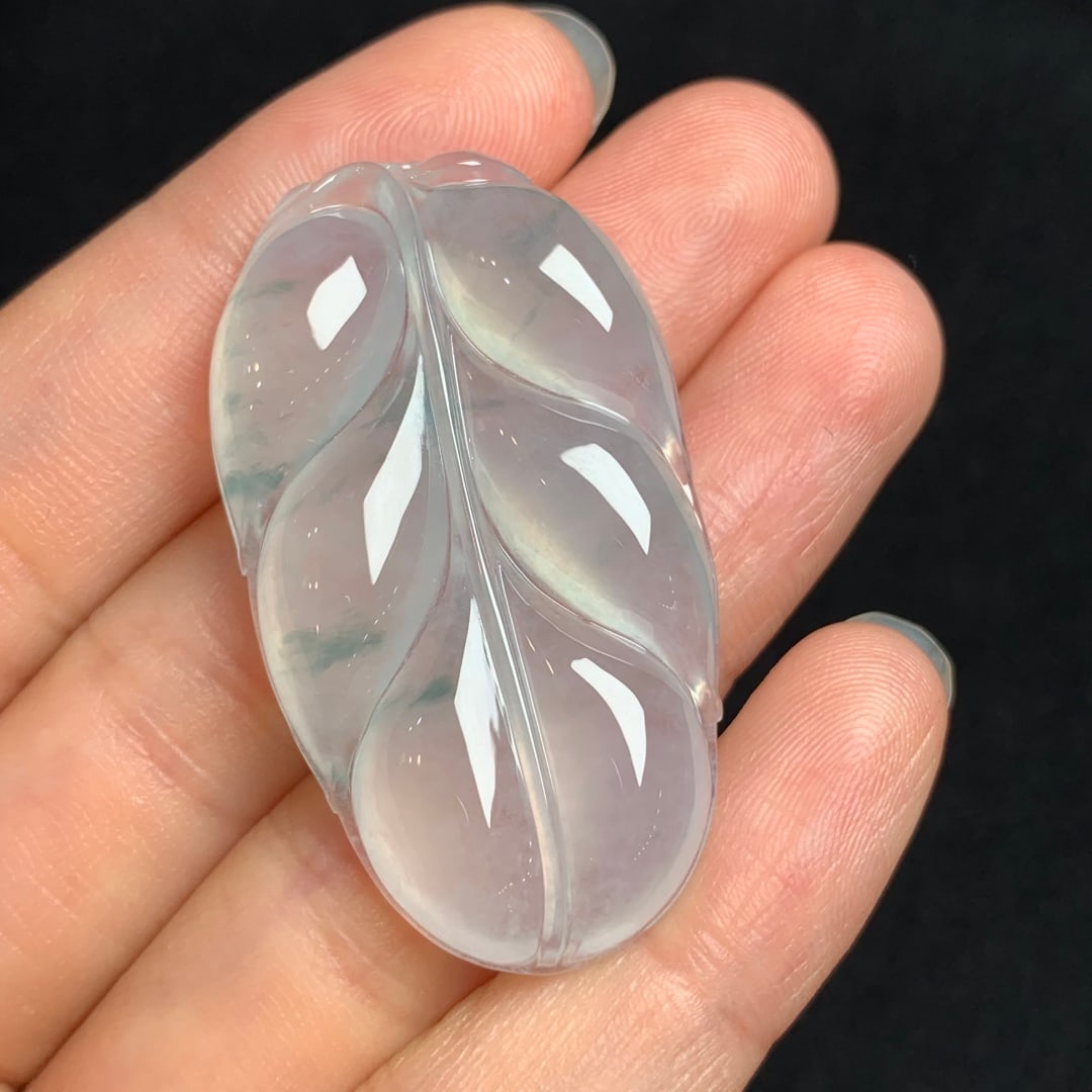 An Exquisite Jadeite Leaf Pendant - 2