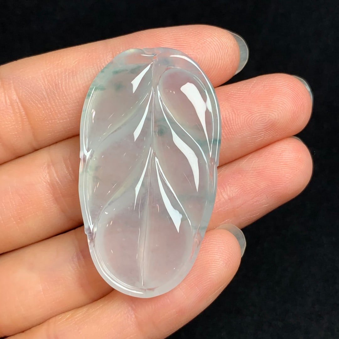 An Exquisite Jadeite Leaf Pendant - 4