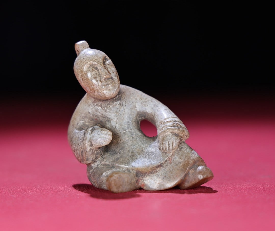 An Exquisite Hotan Jade Figure Handheld Carving: An Exquisite Hotan Jade Figure Handheld Carving,Han Dynasty, China,Size:3.2inx2.1inx1.2in,Weight:113g 和田玉人手把件,中国汉代
