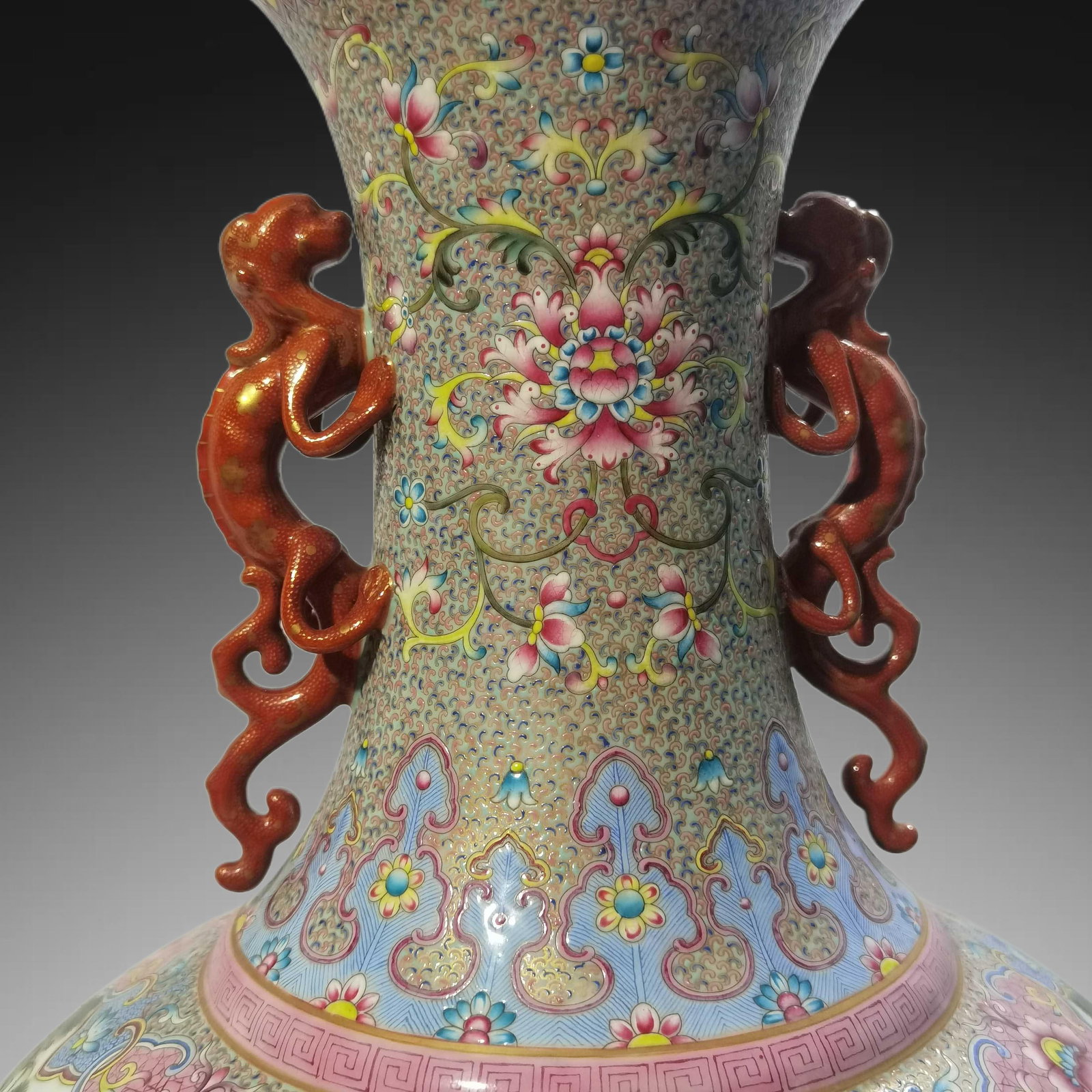 An Exquisite Enamel Rabbit Pattern Dragon-Ears Vase - 6