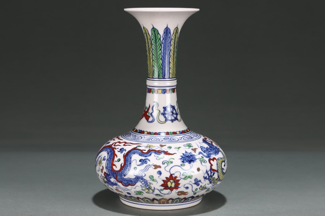 An Exquisite Doucai Dragon Pattern Vase - 3