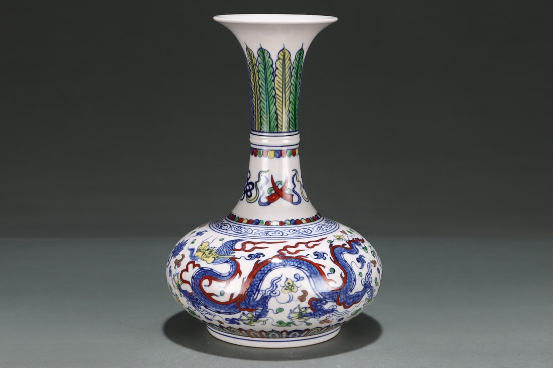 An Exquisite Doucai Dragon Pattern Vase - 4