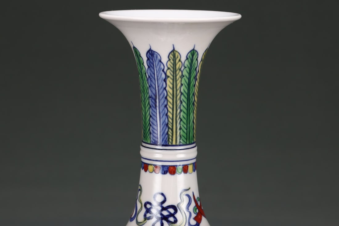 An Exquisite Doucai Dragon Pattern Vase - 5