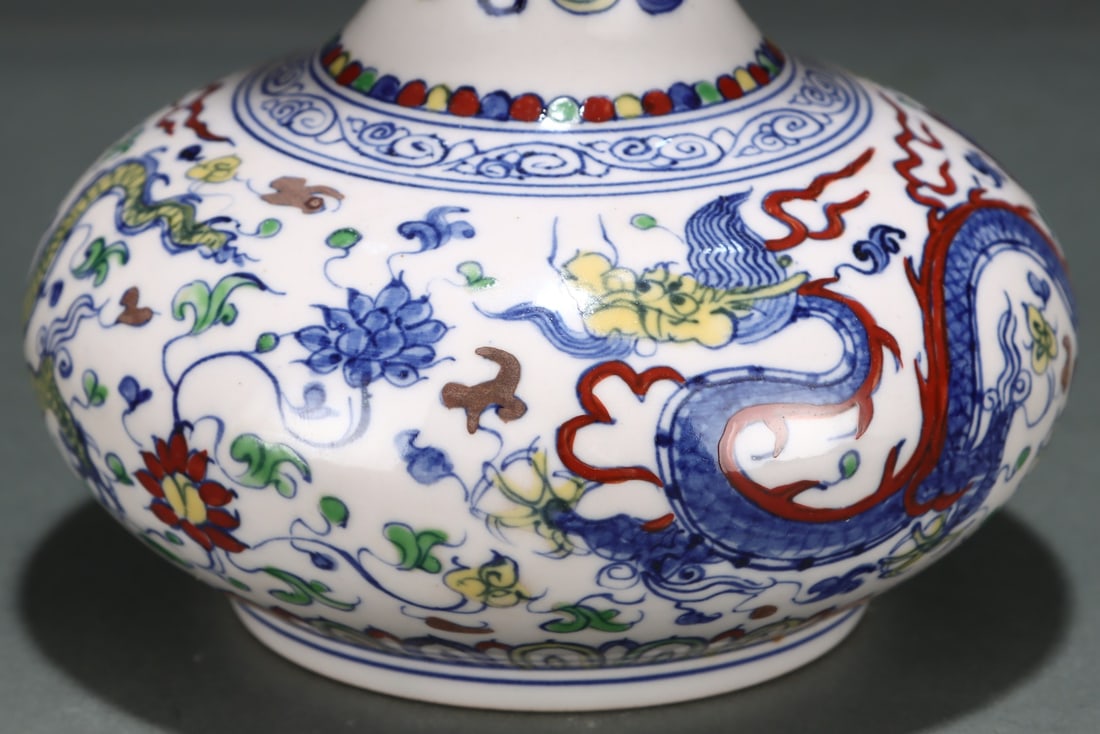 An Exquisite Doucai Dragon Pattern Vase - 6
