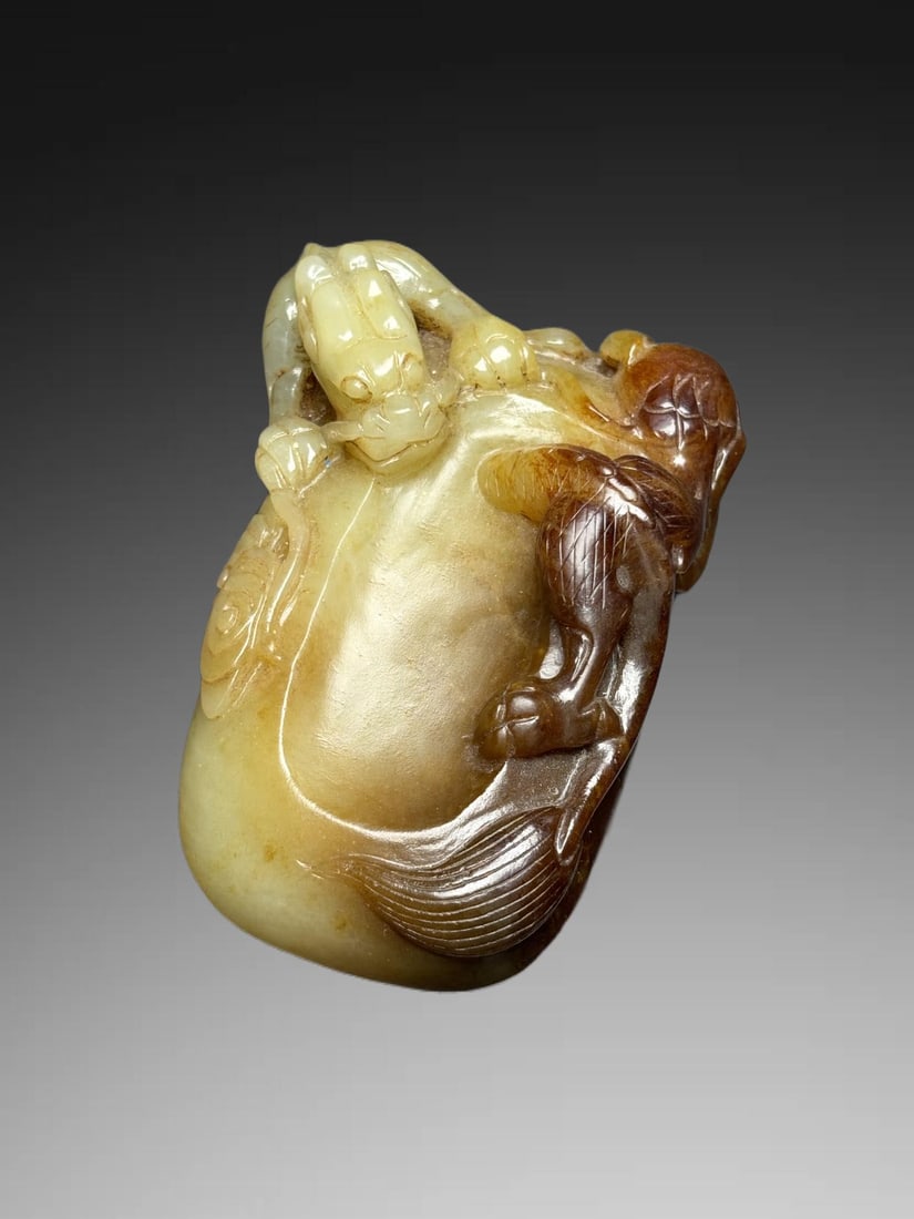 An Exquisite Hotan Jade Dragon Pattern Inkstone: An Exquisite Hotan Jade Dragon Pattern Inkstone,Qing Dynasty, China,Size:3.6inx2.4inx1.1in,Weight:183g 和田玉龙纹砚台,中国清代