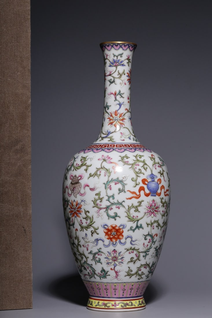 An Exquisite Famille-Rose Painted Gold Flower Pattern Vase: An Exquisite Famille-Rose Painted Gold Flower Pattern Vase,Qing Dynasty, China,Qianlong Six-character Mark,Size:12.8inx4.9inx2.8in 粉彩描金花卉纹瓶,