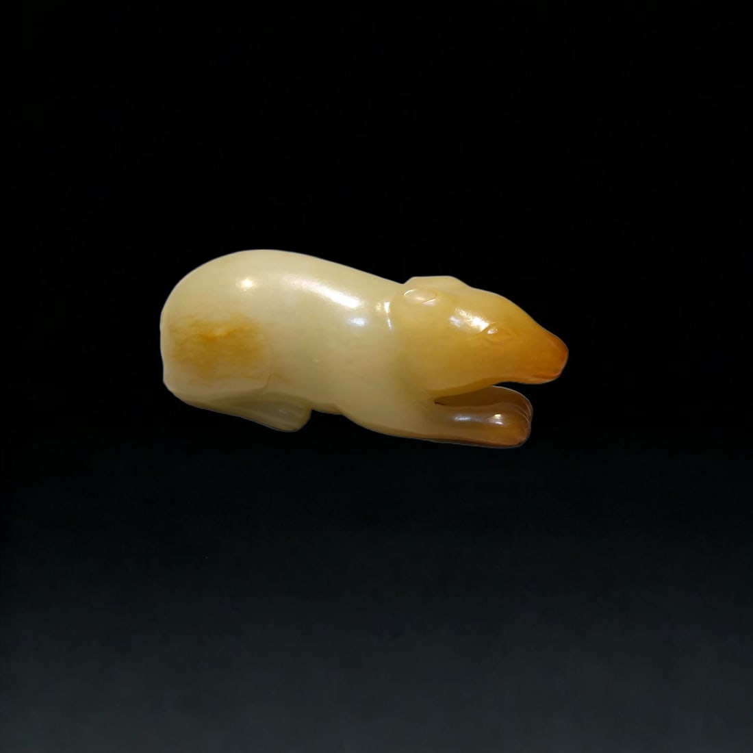 An Exquisite Hotan Jade Rat: An Exquisite Hotan Jade Rat,Qing Dynasty, China,Size:2.6inx1inx1in,Weight:61.7g 和田玉鼠,中国清代