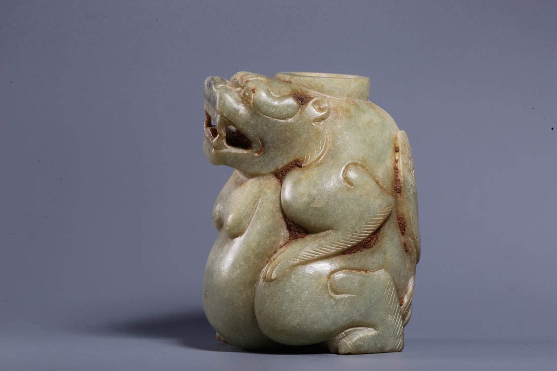 An Exquisite Gaogu Jade Bear Ornament: An Exquisite Gaogu Jade Bear Ornament,Han Dynasty, China,Size:4.3inx3.7inx3.5in,Weight:1448g 高古玉熊摆件,中国汉代