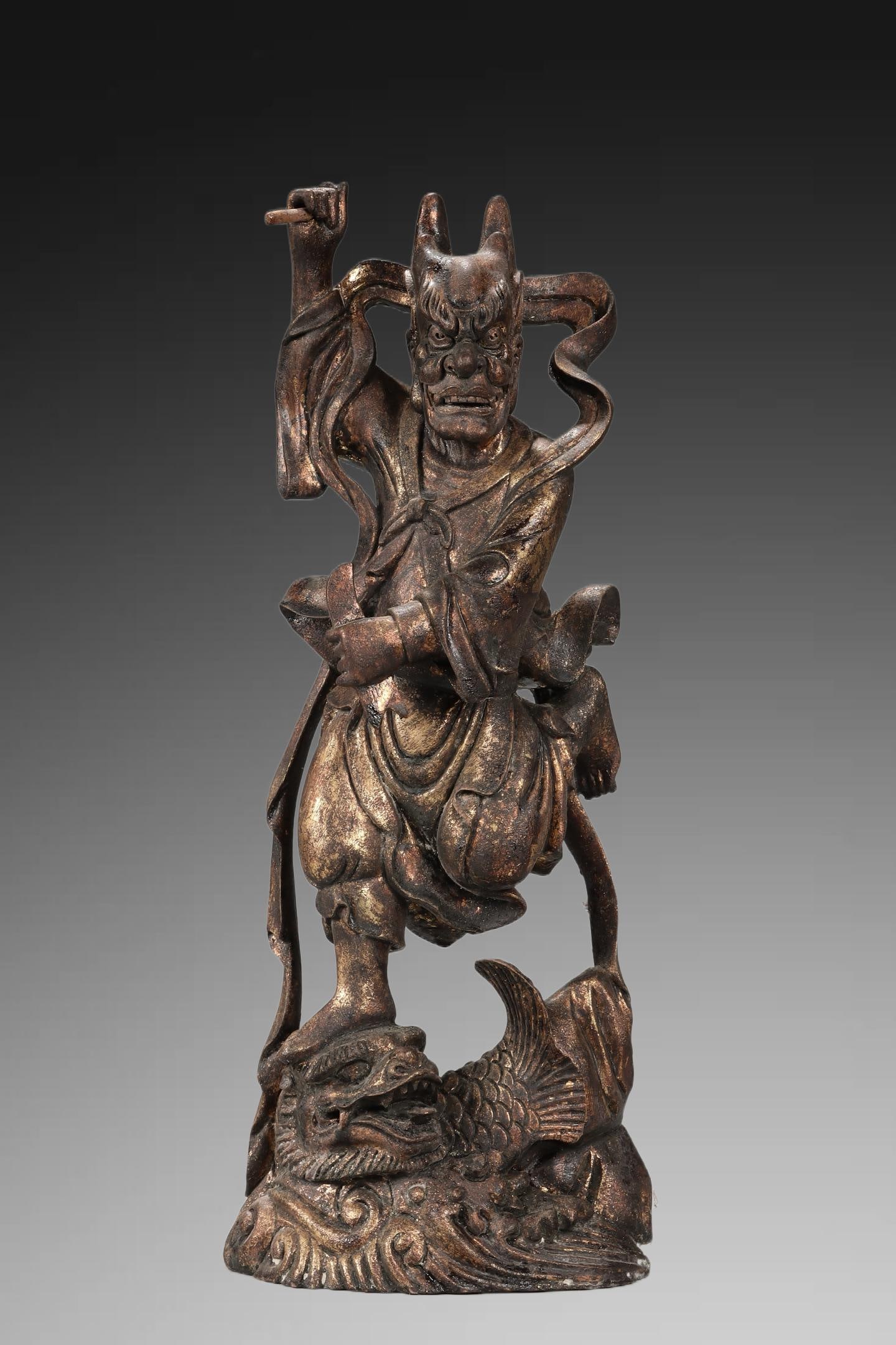 An Exquisite Painted Gold Wood Carving Buddha statue Ornament: An Exquisite Painted Gold Wood Carving Buddha statue Ornament,Qing Dynasty, China,Size:12.4inx4.7inx2.8in,Weight:630.5g 漆金木雕佛像摆件,中国