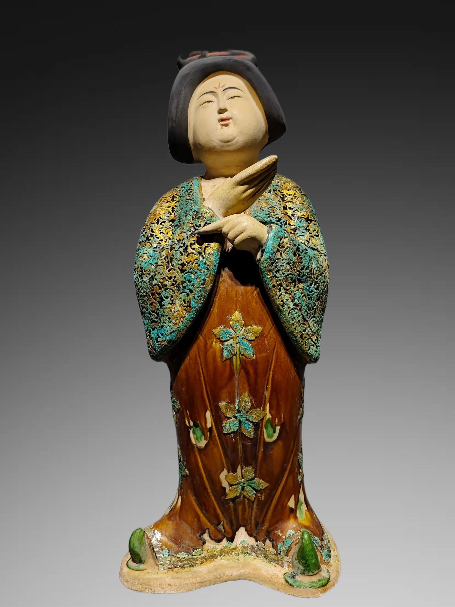 An Exquisite Tang Tri-Color Glazed Pottery Figures Ornament (1 of 9)