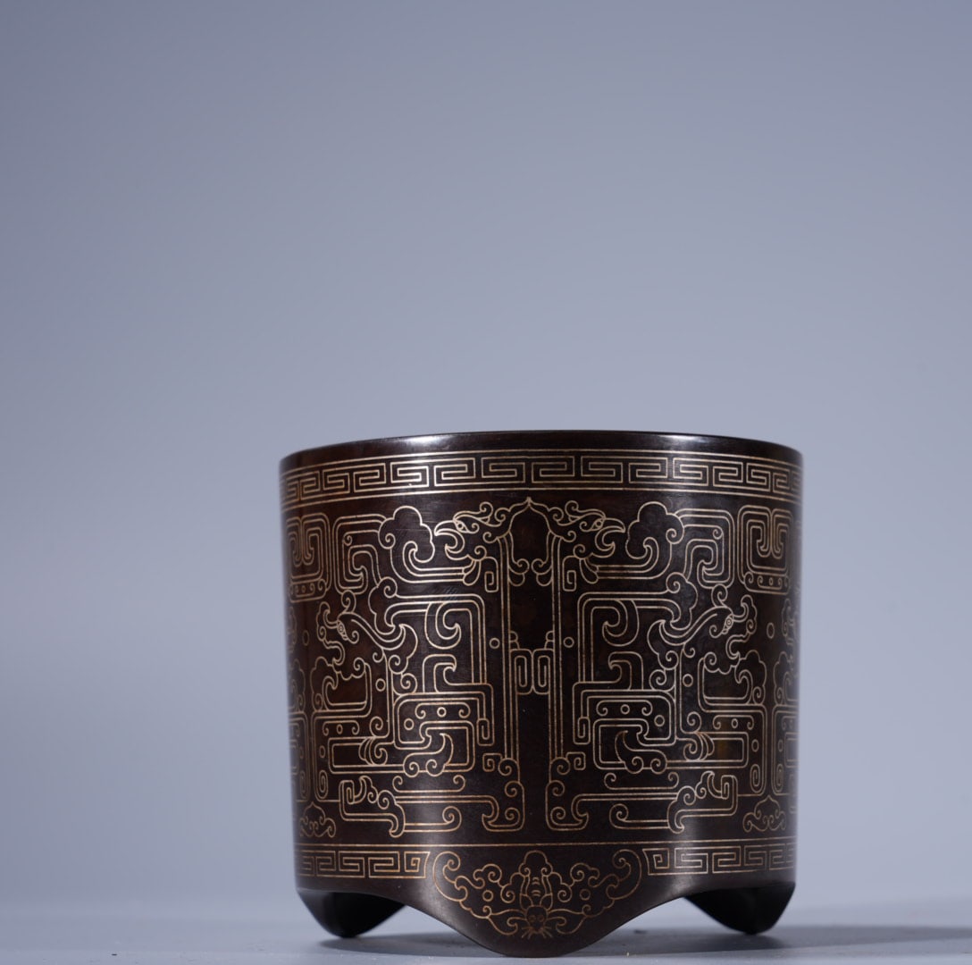 An Exquisite Silver-Inlaid Bronze Dragon Pattern Censer: An Exquisite Silver-Inlaid Bronze Dragon Pattern Censer,Ming Dynasty, China,With Mark,Size:2.8inx3.2in ,Weight:765g