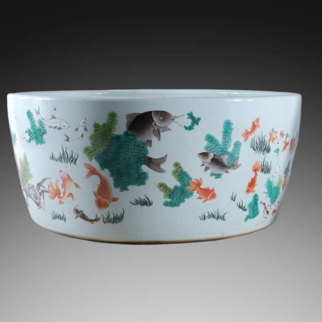 An Exquisite Famille-Rose Painted Gold Fish and Lotus Pattern Vat: An Exquisite Famille-Rose Painted Gold Fish and Lotus Pattern Vat,Qing Dynasty, China,Size:7.9inx18.3inx15.4in 粉彩描金鱼藻纹缸,中国清