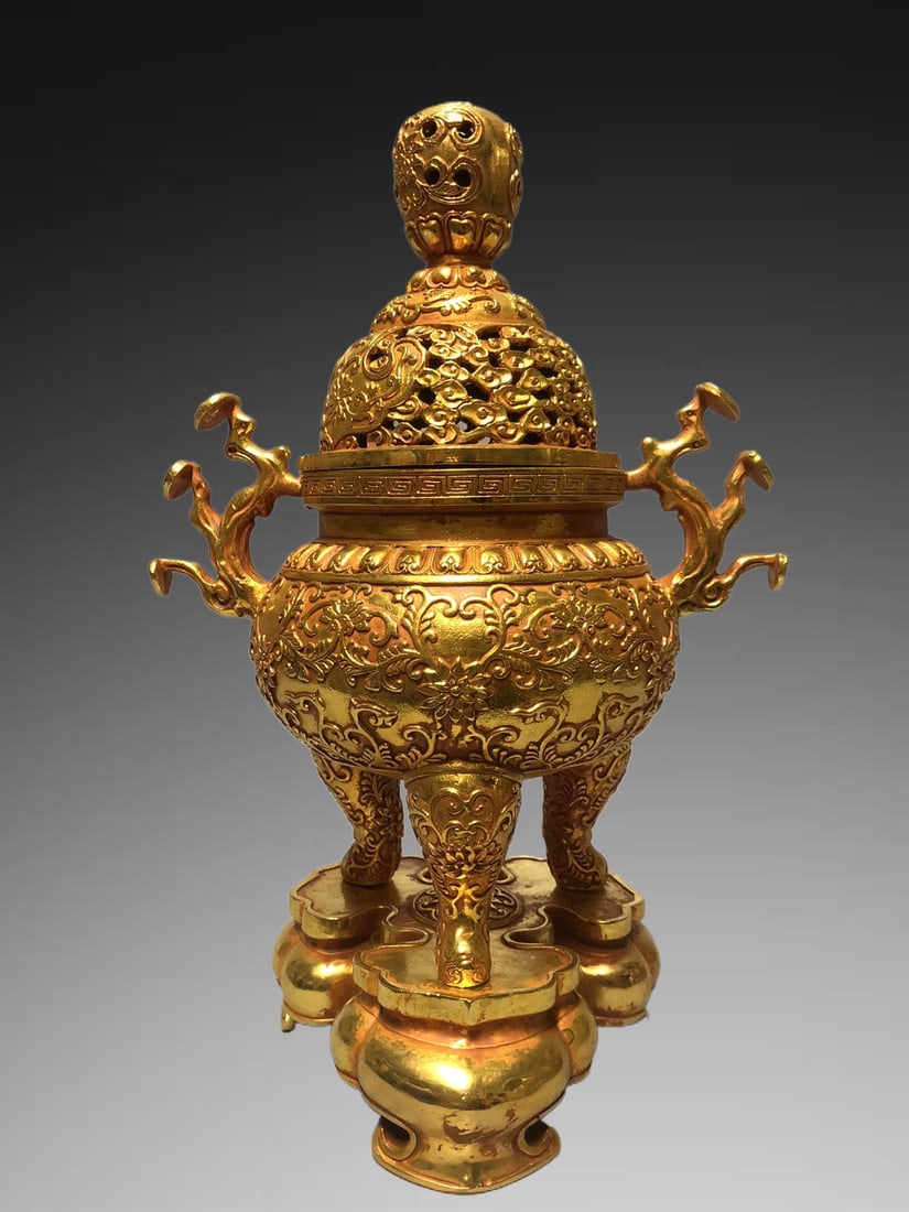 An Exquisite Gilt Bronze Ganoderma lucidum Pattern Ears Censer (1 of 8)