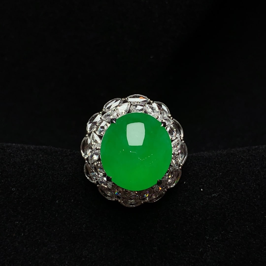 An Exquisite Jadeite Ring (1 of 4)